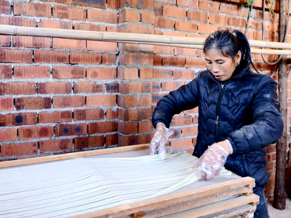 双牌县泷泊镇：红薯丰收加工忙 薯香铺就增收路