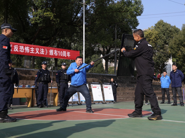 双牌公安开展《反恐怖主义法》颁布10周年宣传教育活动