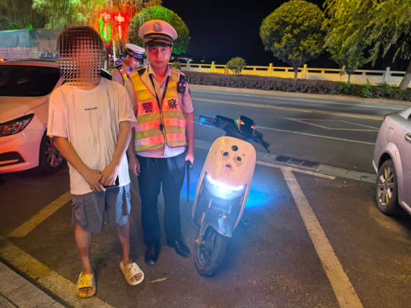 零容忍！双牌交警夜查专项行动 揪出无证+违法改装摩托