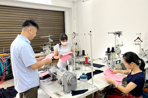 双牌社保中心走进工业园区送政策送服务
