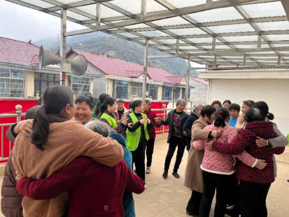 双牌县泷泊镇开展社工暖心活动