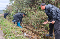 双牌县江村镇：干群齐发力 清渠保生产