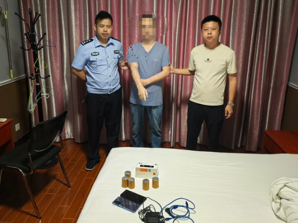 守护潇湘2026·夏季攻势 | 双牌公安局城关派出所严打张贴涉黄卡片违法行为