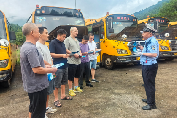 双牌：校车“全面体检”迎开学 筑牢学生出行安全防线