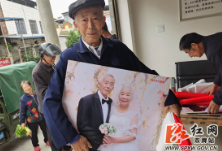 双牌打鼓坪乡：白发婚纱秀恩爱  留住最美夕阳红