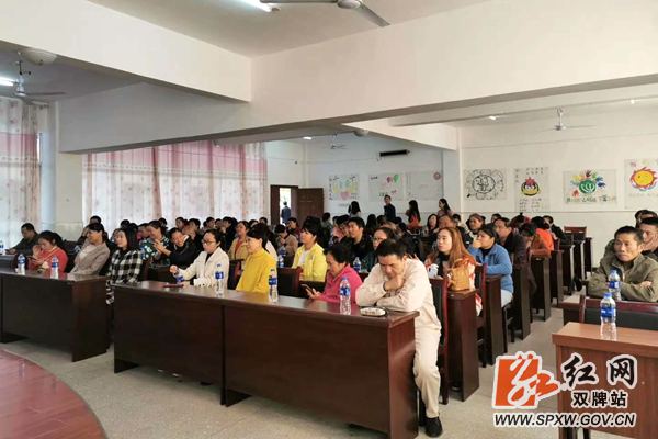 泷泊镇中心幼儿园秋季家长会活动2_副本_副本.jpg