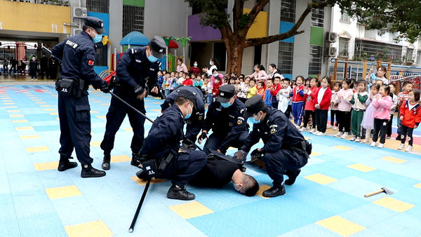 反恐防暴进校园 筑牢防线保安全(图3)_副本.png