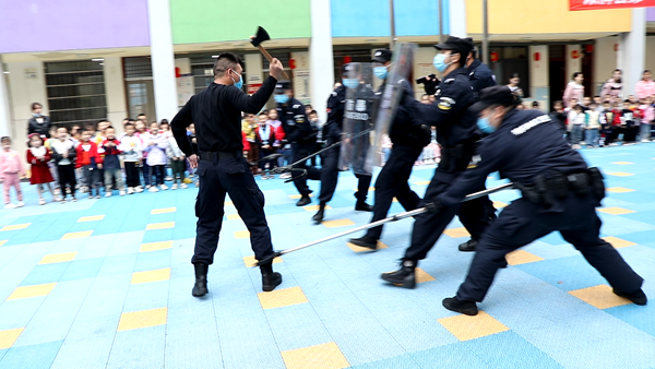 反恐防暴进校园 筑牢防线保安全(图2)_副本.png