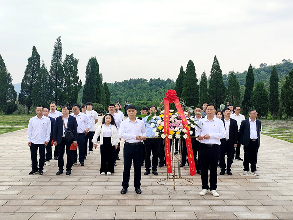 双牌县教育局机关党总支赴红军长征湘江战役纪念地开展主题党日活动（图5）_副本.png