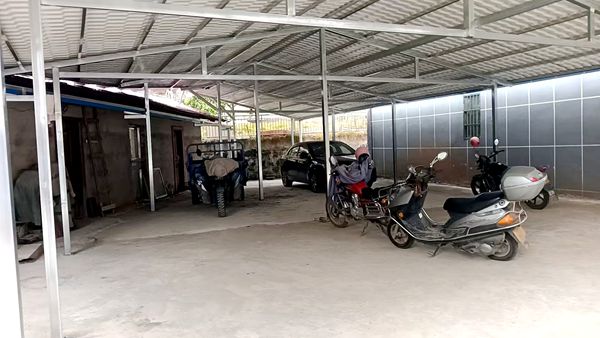 停车棚照片_副本.jpg 停车棚照片_副本.jpg