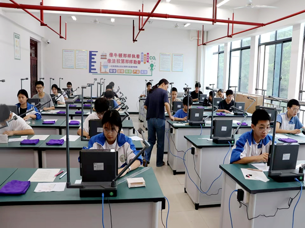 双牌：运用信息化实验室新设备 赋能教育教学质量提升(图2)_副本_副本.png