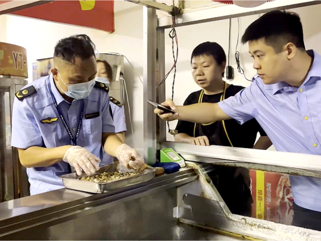 双牌：市场监管局高温夜“查”守护舌尖安全