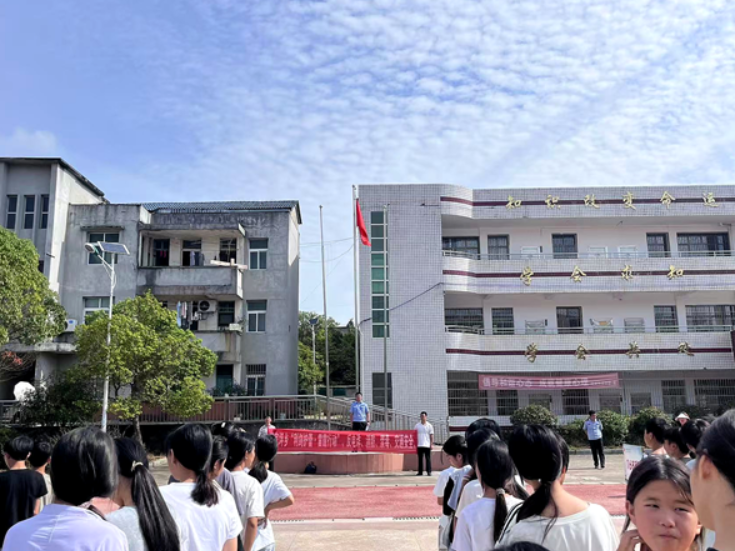 双牌县理家坪乡：喜迎双节护成长 法治宣传进校园