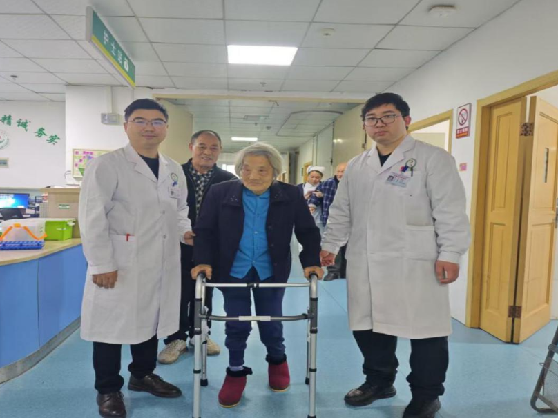 双牌县人民医院成功为百岁老人实施人工髋关节置换术