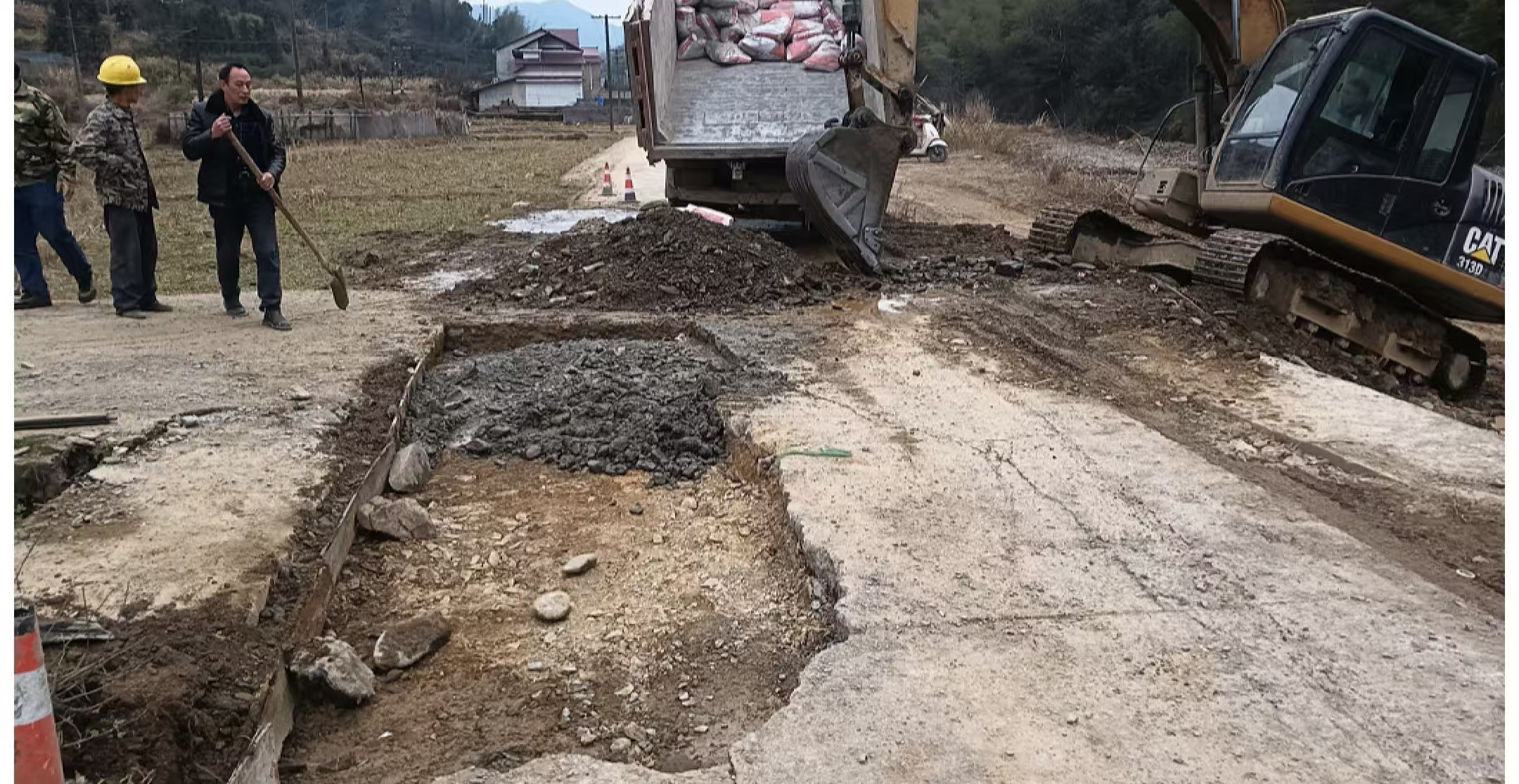 双牌何家洞村：三天攻坚换新管 清泉润民心解民忧2.jpg