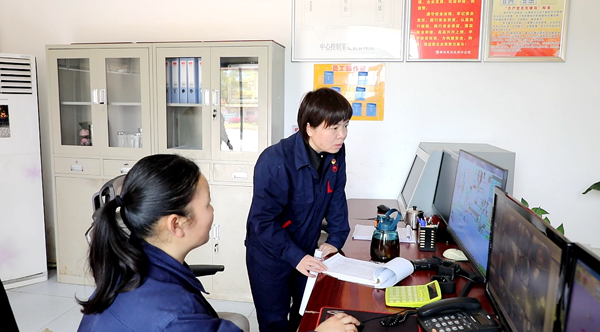 邓华 02_副本.png