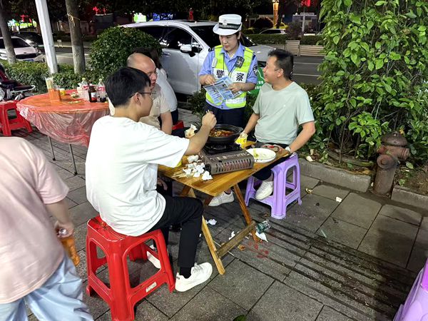 双牌交警 02_副本.jpg