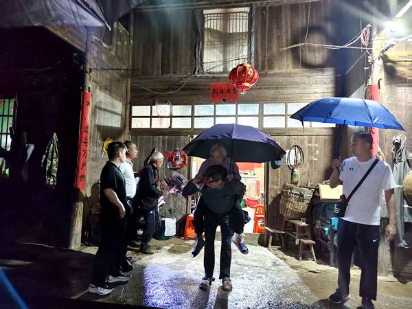 双牌何家洞镇:闻“汛”而动 向“险”而行(2)_副本.jpg