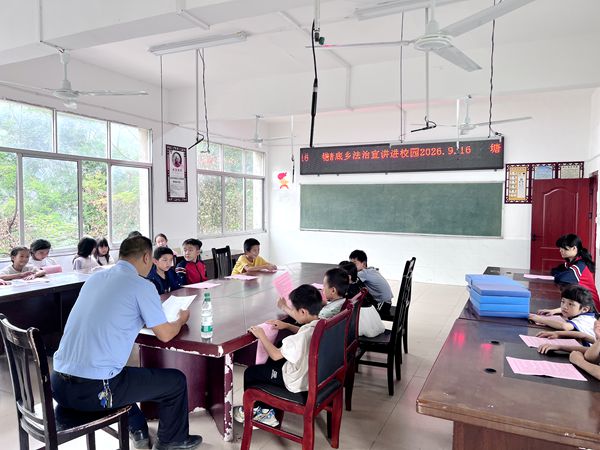 塘底乡:法治宣讲进校园 守护少年助成长(图4)_副本.jpg