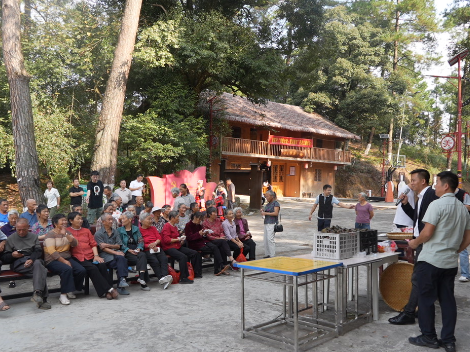 双牌县上梧江瑶族乡盘家村：民俗添彩敬老节 瑶乡重阳暖意浓