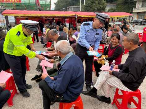 双牌：情暖重阳节 交通安全进乡村
