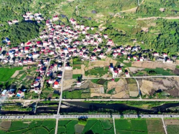 双牌九甲村：党旗映沃野 文明润心田