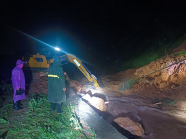 双牌打鼓坪乡：闻汛而动 清石疏浚护安澜