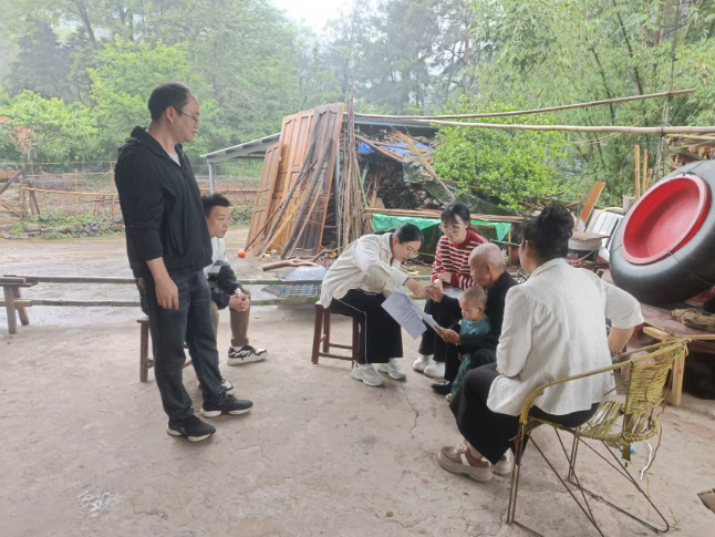 双牌打鼓坪乡：多部门联合入户 为学子系紧假期“安全带”