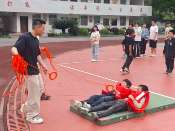双牌打鼓坪乡：沉浸式防溺水进校园 利剑护蕾护成长