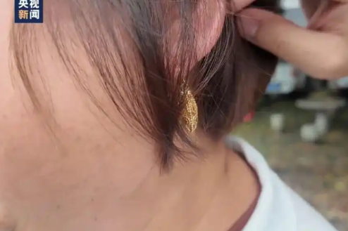 戴耳环的村支书遭恶评，他们第一时间发声