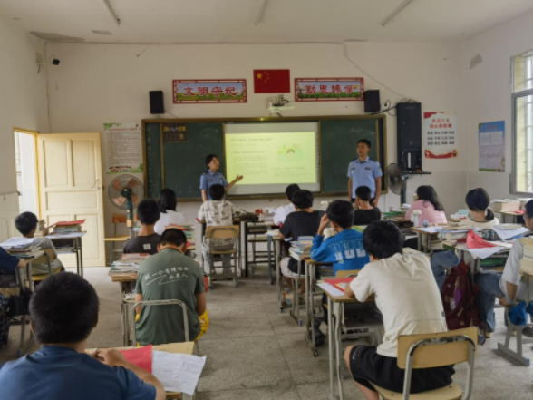 双牌何家洞镇：筑起暑期安全防线 守护少年纯真成长