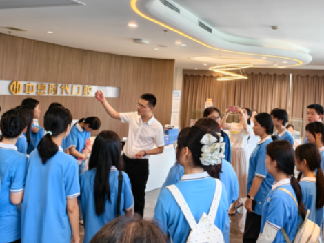 双牌县职业技术学校组织学生赴湘潭医卫职院观摩学习