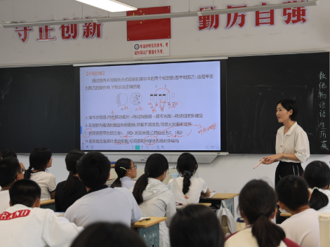唐菲：甘为春雨润桃李 只做东风催栋梁