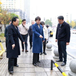 崔晓检查校园及周边“一校一策”安全防护工作