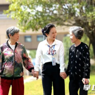 养老院里一群90后女孩，圈粉一帮爷爷奶奶