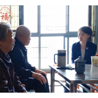 崔晓“七一”前夕走访慰问老党员和生活困难党员