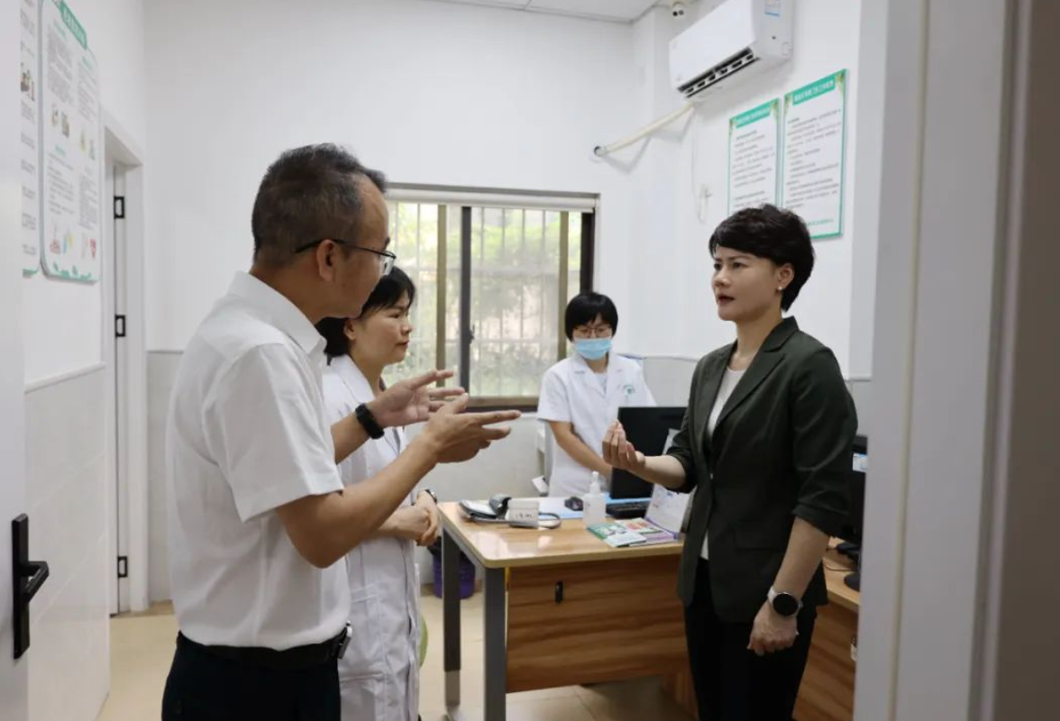 崔晓调研学习教育开展情况
