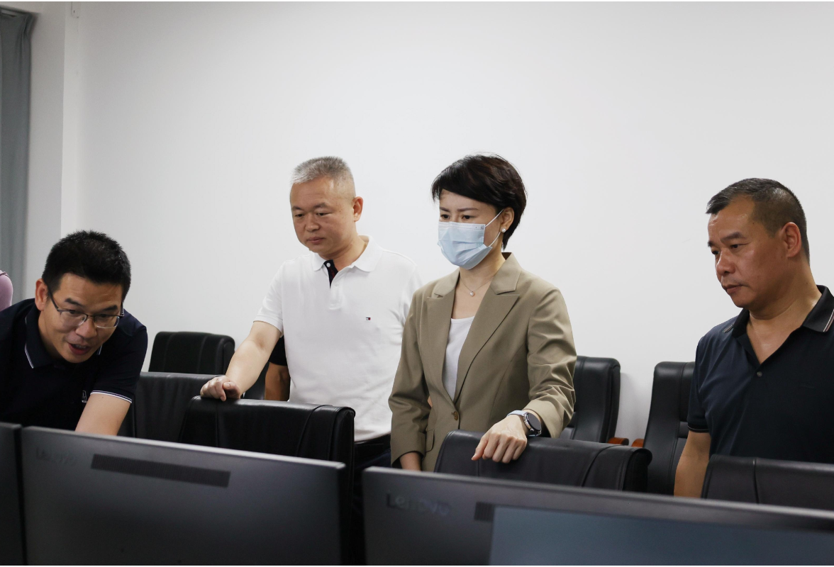 崔晓深入考点督导检查高考准备工作
