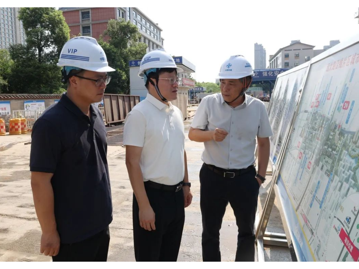 蒋君带队督导在建工地安全生产和大气污染防治工作