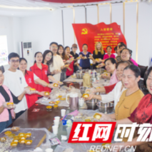 中秋国庆邻里乐 中华民族一家亲