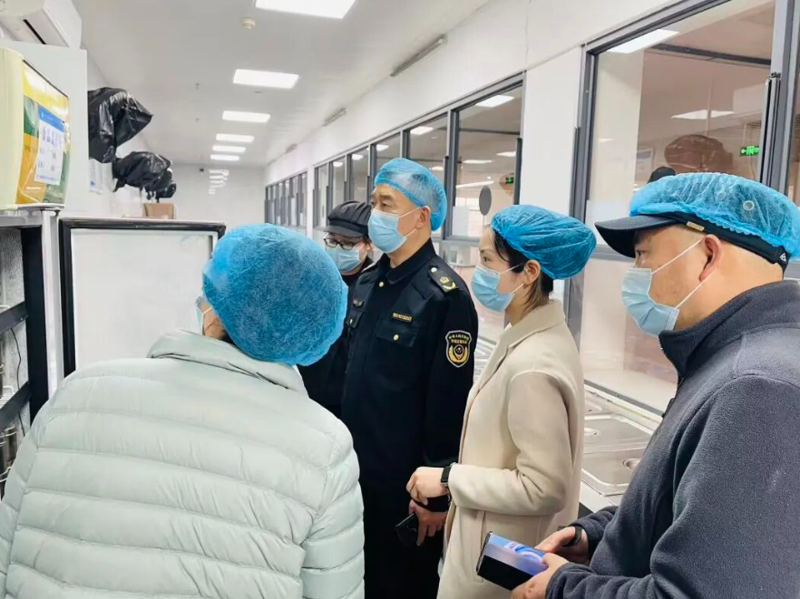 守好校园“餐盘子” 护航春季“好食光”