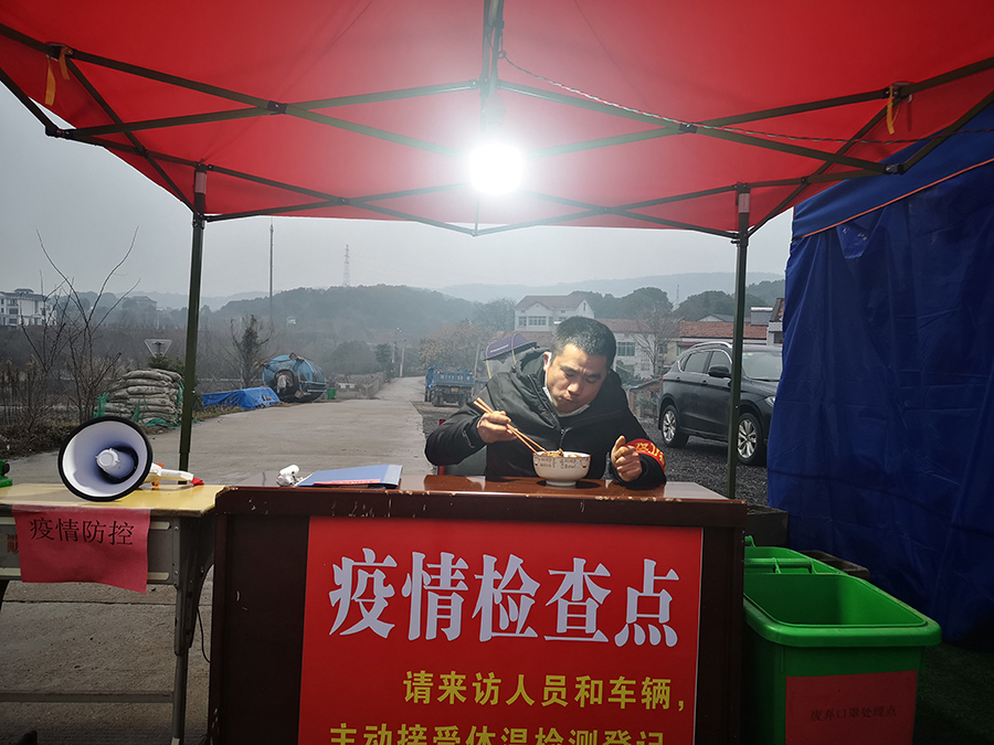 张红.jpg 张红.jpg