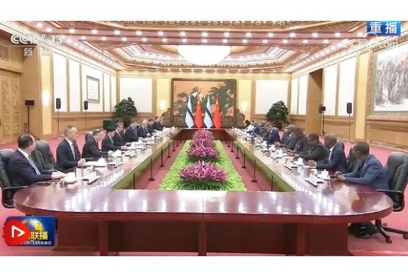 习近平同博茨瓦纳总统博科会谈
