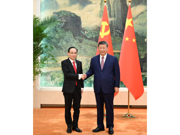 习近平会见越共中央总书记特使黎怀忠