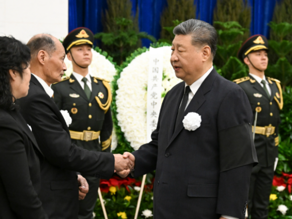 宋平同志遗体在京火化 习近平等到八宝山革命公墓送别