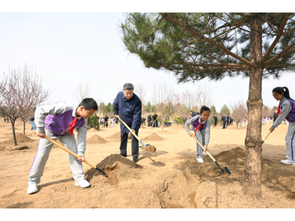 习近平在参加首都义务植树活动时强调 为山川大地增添锦绣 让中国式现代化底色更加亮丽