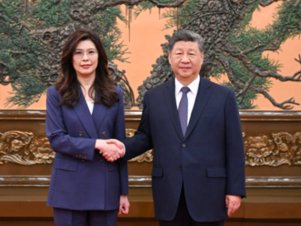 习近平总书记会见中国国民党主席郑丽文