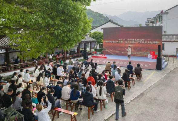 好评中国丨思政课青春化不是变“潮”，而是看见青年