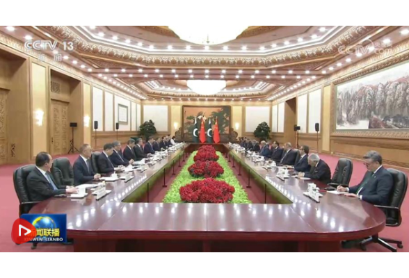 习近平会见巴基斯坦总理夏巴兹