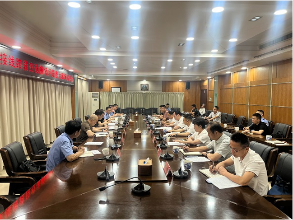 巴陵收费站连接线路段交通拥堵问题整治现场推进会召开
